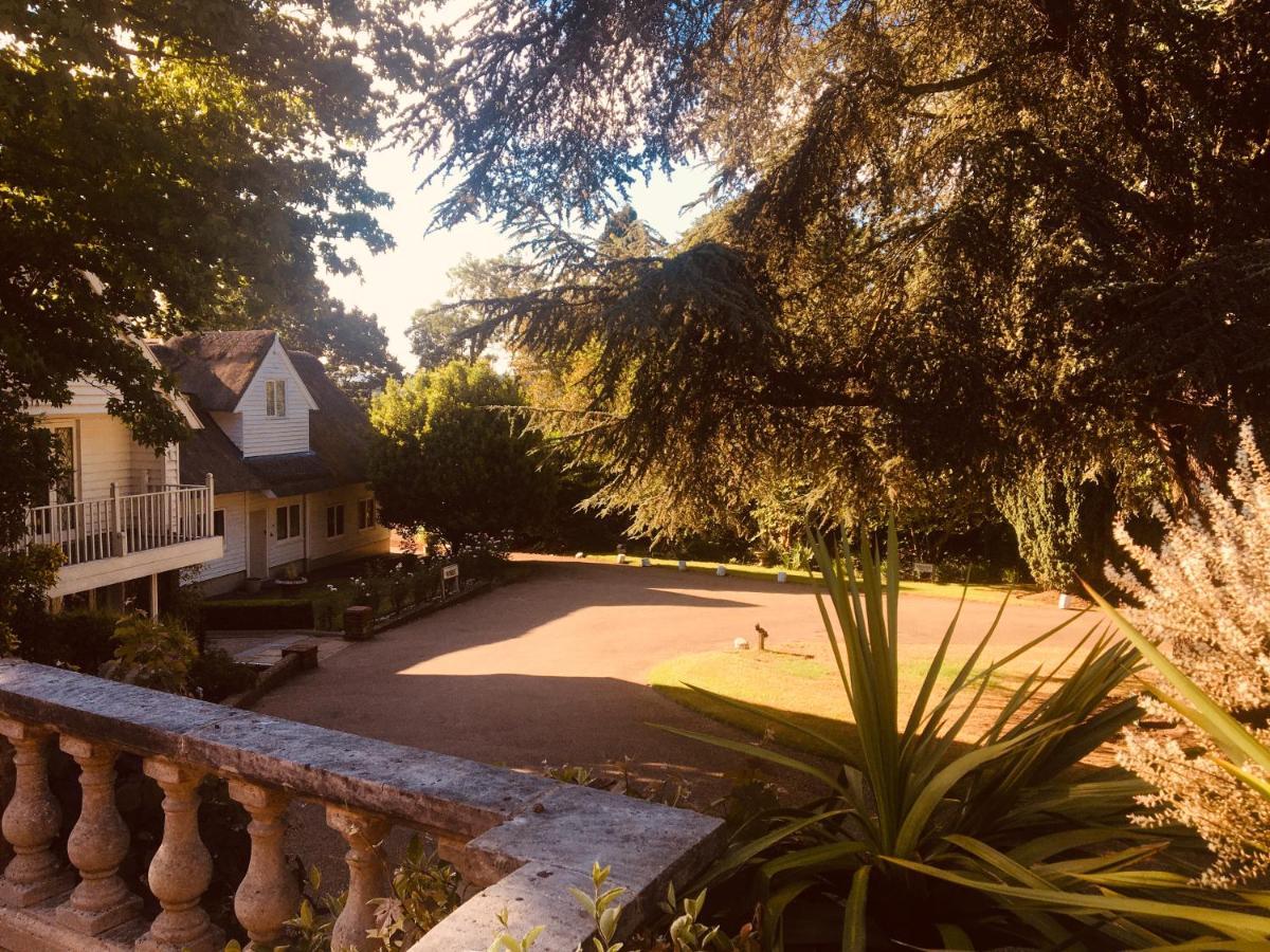 Hotel Rowhill Grange & Utopia 4*