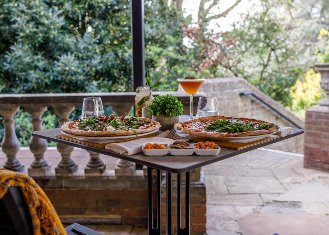 Hotel Rowhill Grange & Utopia 4*